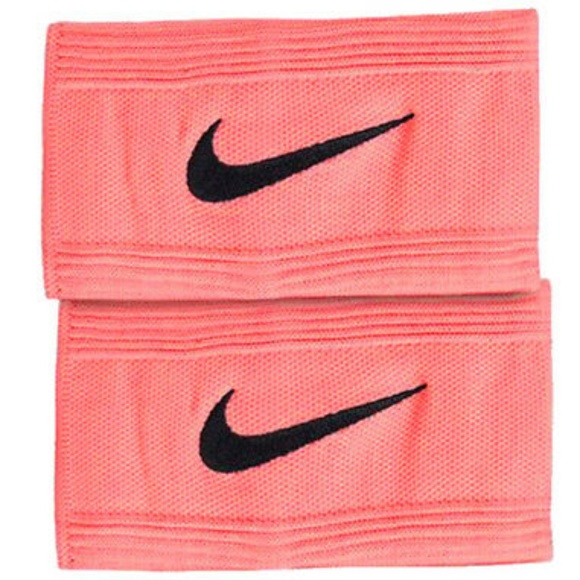 nike dri fit reveal wristbands